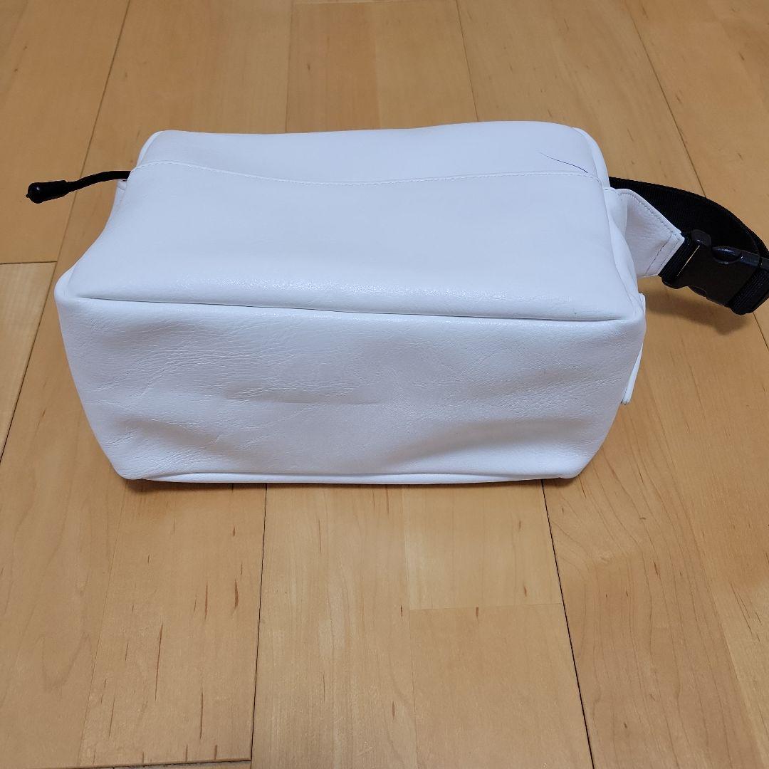 JONES ホワイトショルダーバッグ