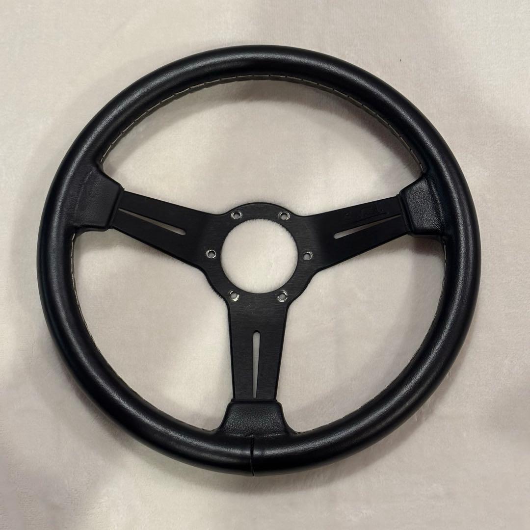 【blue-yellow】ナルディ クラシック ブラックレザー/