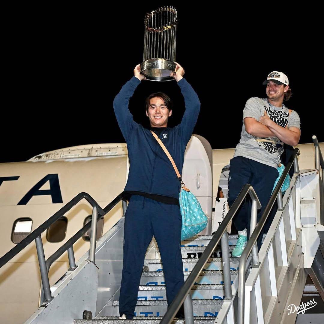 山本由伸　TシャツL クリアファイル&号外