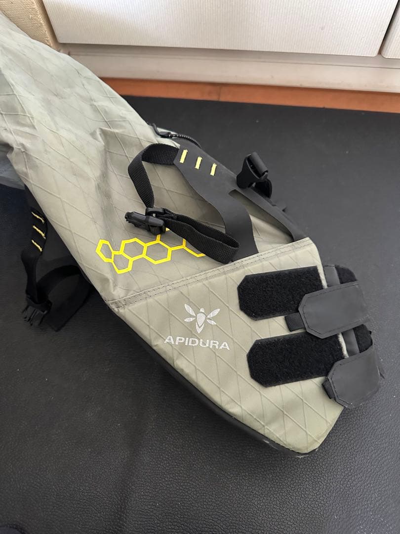 LESADOR デッドストック品本革ダークグリーン サドル