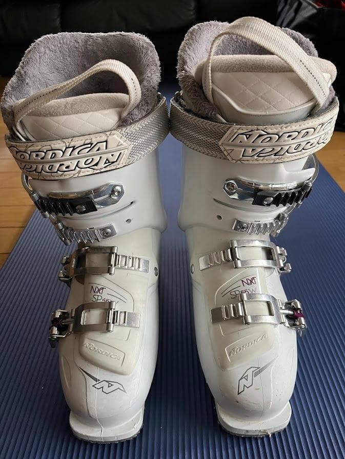 ヘッドスキー板とノルディカスキー靴・ストックのセット