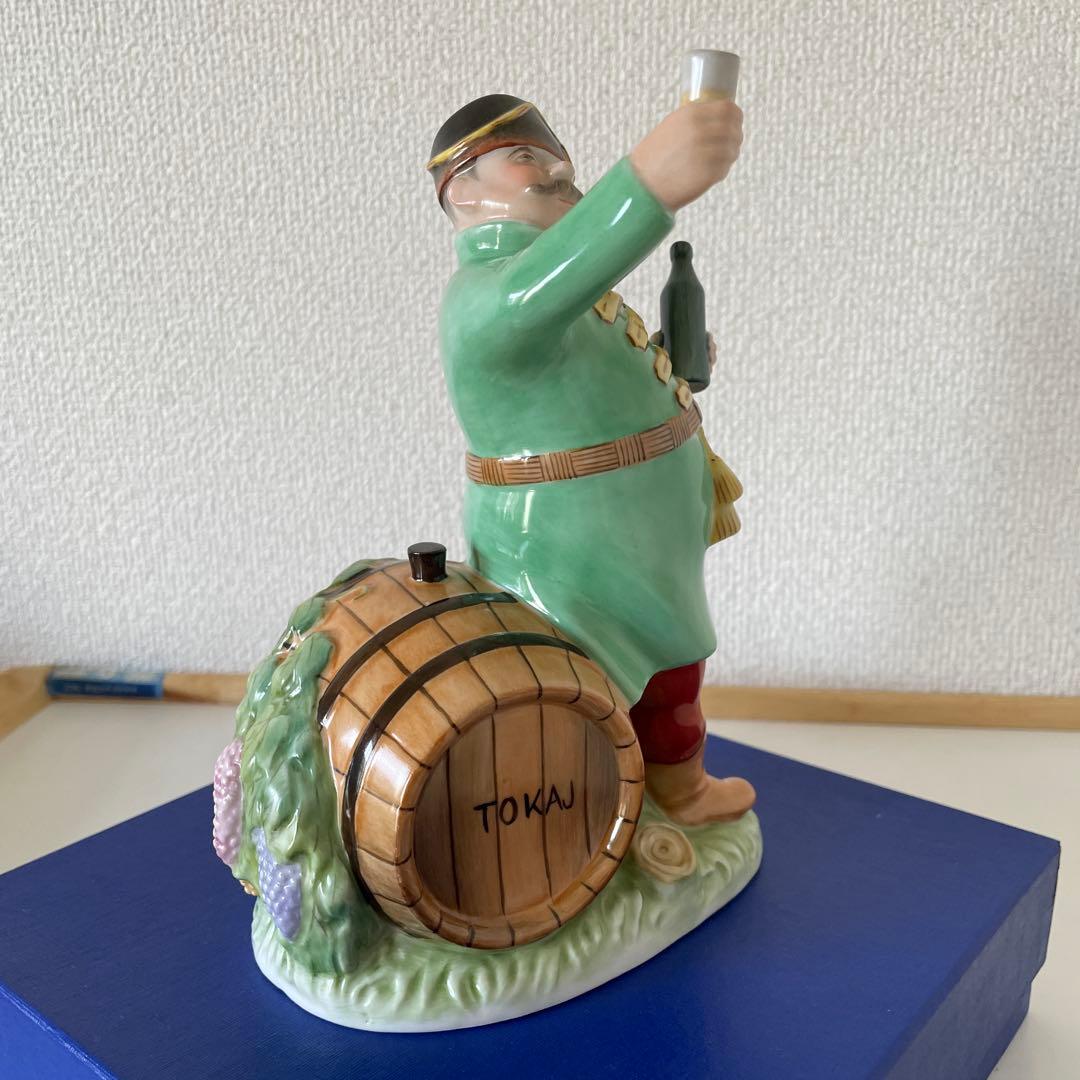 TOKAJI・wine樽の男性・高さ１８cm・陶器製・HEREND・