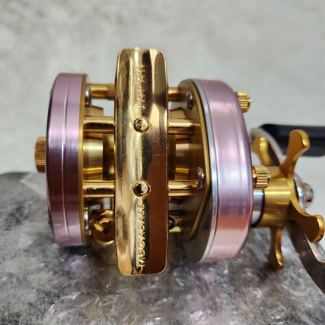 ほぼ新品】megabass メガバス PAGANI ピンク ゴールド P300