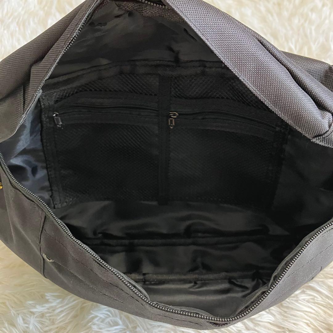 AHCAHCUM あちゃちゅむ　お目目BODY BAG ブラック