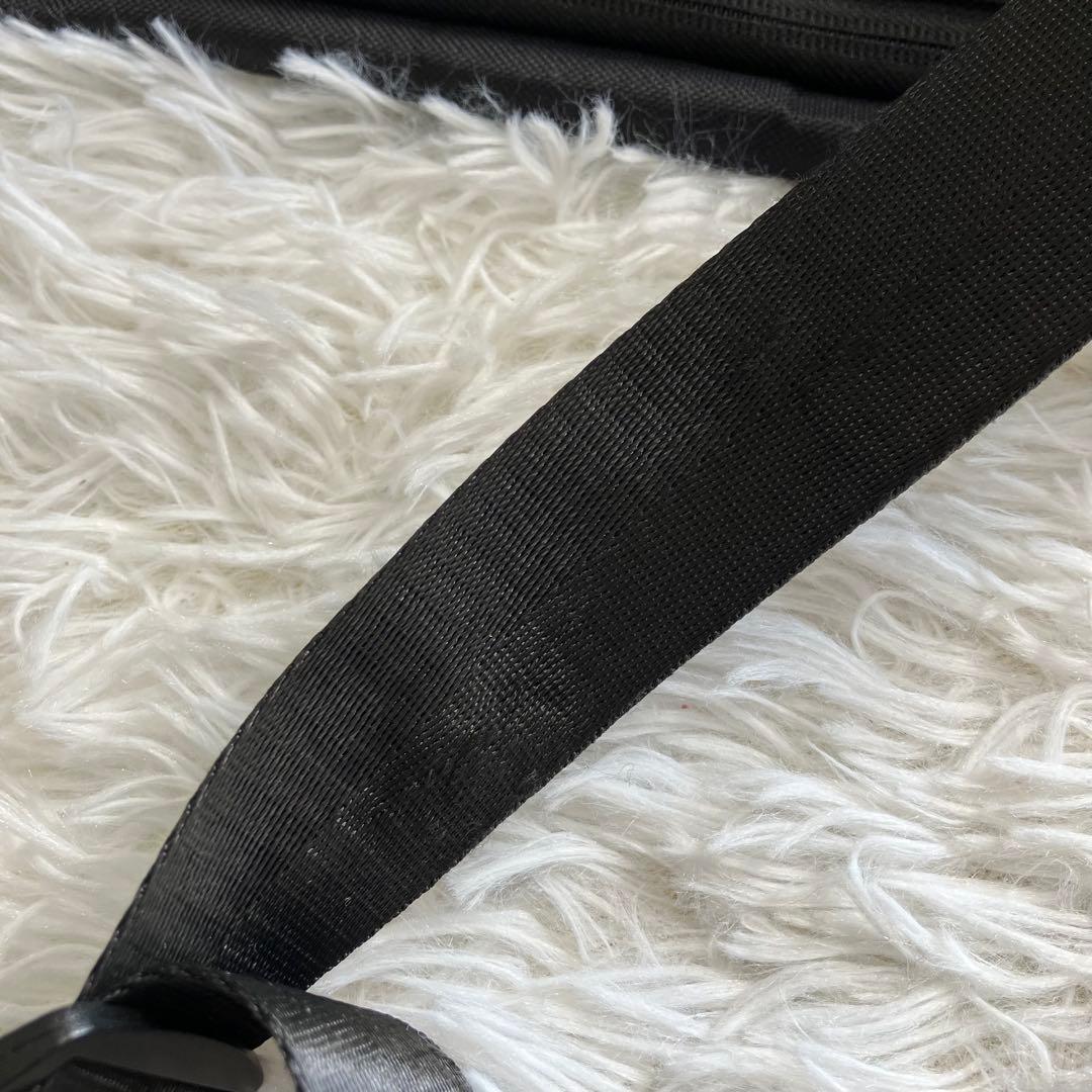 AHCAHCUM あちゃちゅむ　お目目BODY BAG ブラック