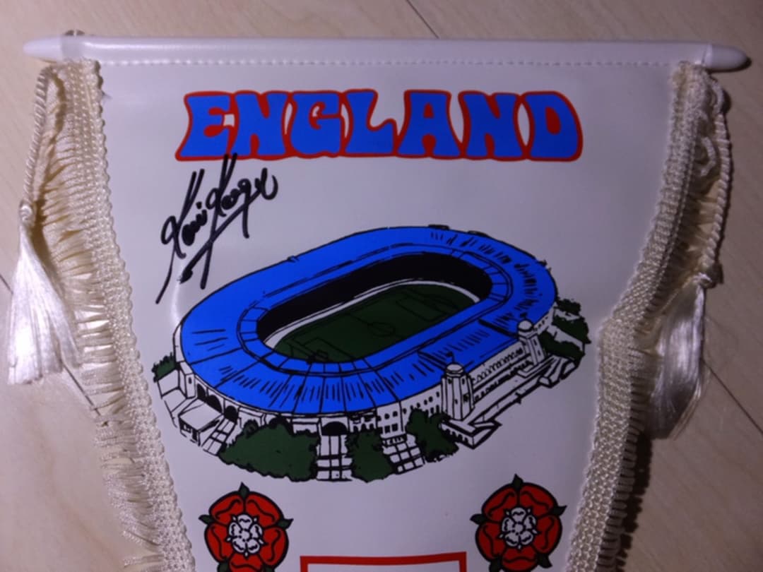 サッカー イングランド代表チーム ペナント ケビンキーガン直筆サイン入り