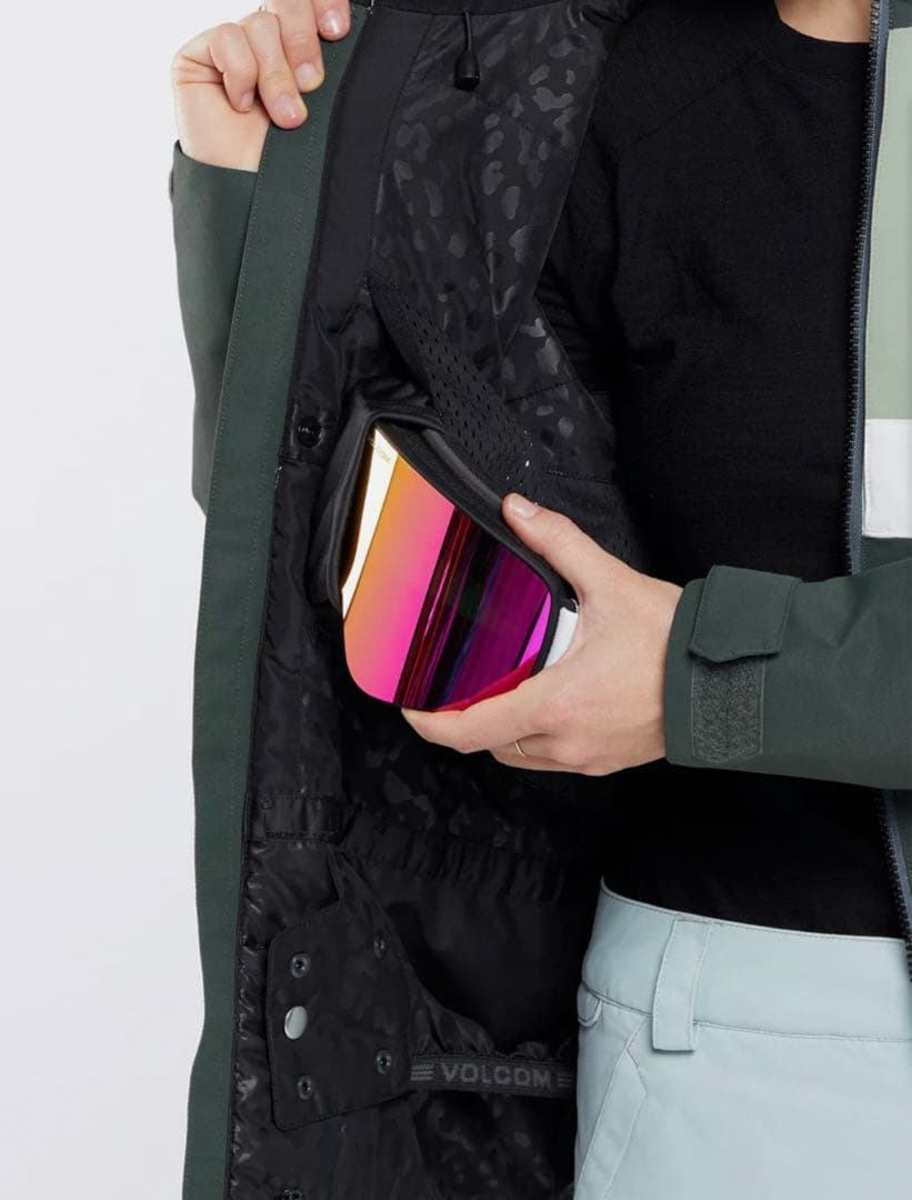 【新品】VOLCOM◾️女性用スノーウエアジャケット◾️Lサイズ