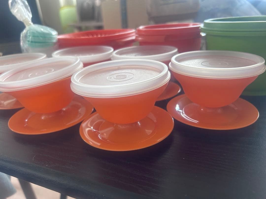 最終値下げ！美品　レア　Tupperware 円形食品保存容器 セット