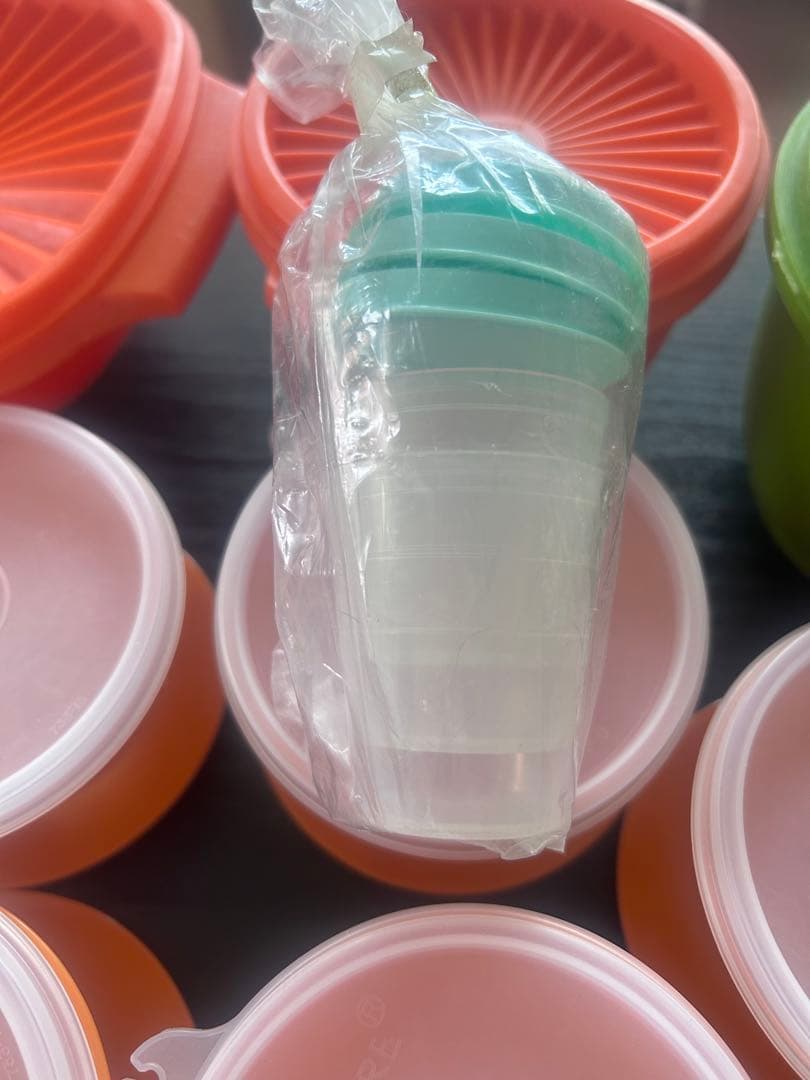 最終値下げ！美品　レア　Tupperware 円形食品保存容器 セット