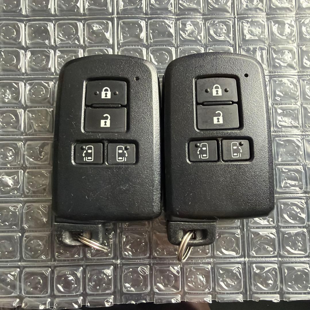トヨタ 純正スマートキー 黒基盤 2個セットまとめ売り - メルカリ