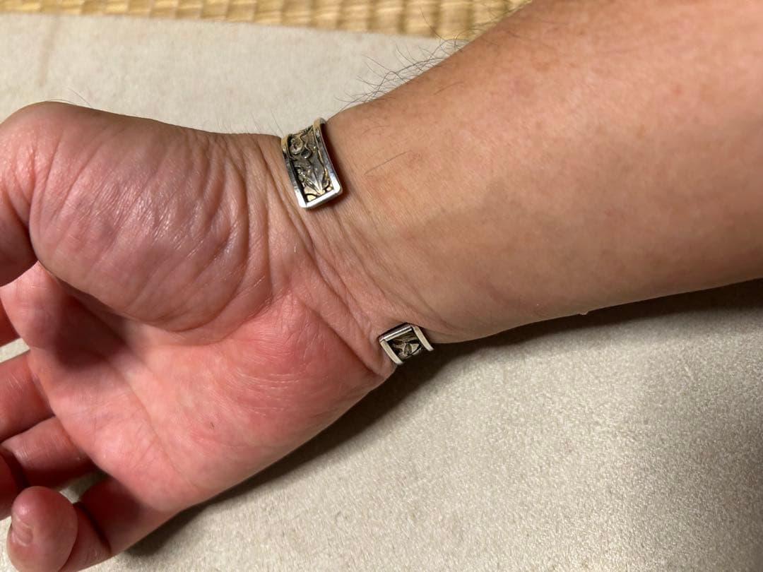 インディアンジュエリー　ズニ族 巨匠　ドン・デワ　サンフェス　バングルは