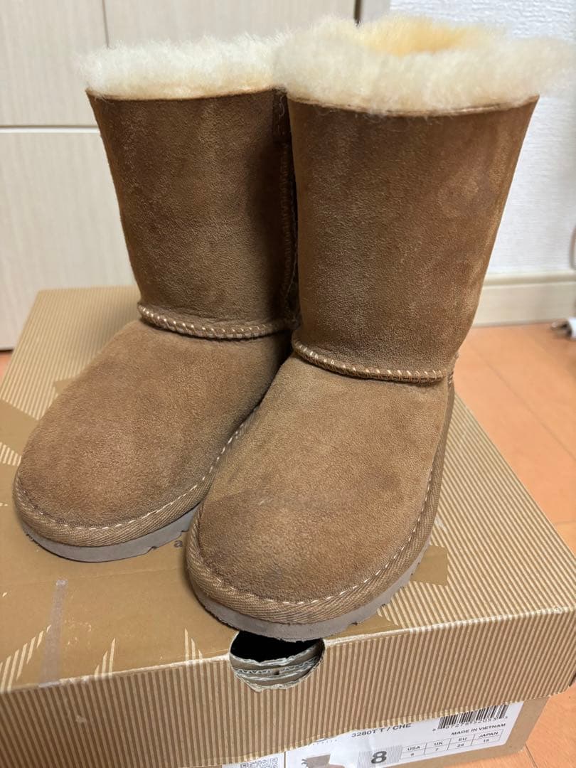 UGG ムートンブーツ　キッズ