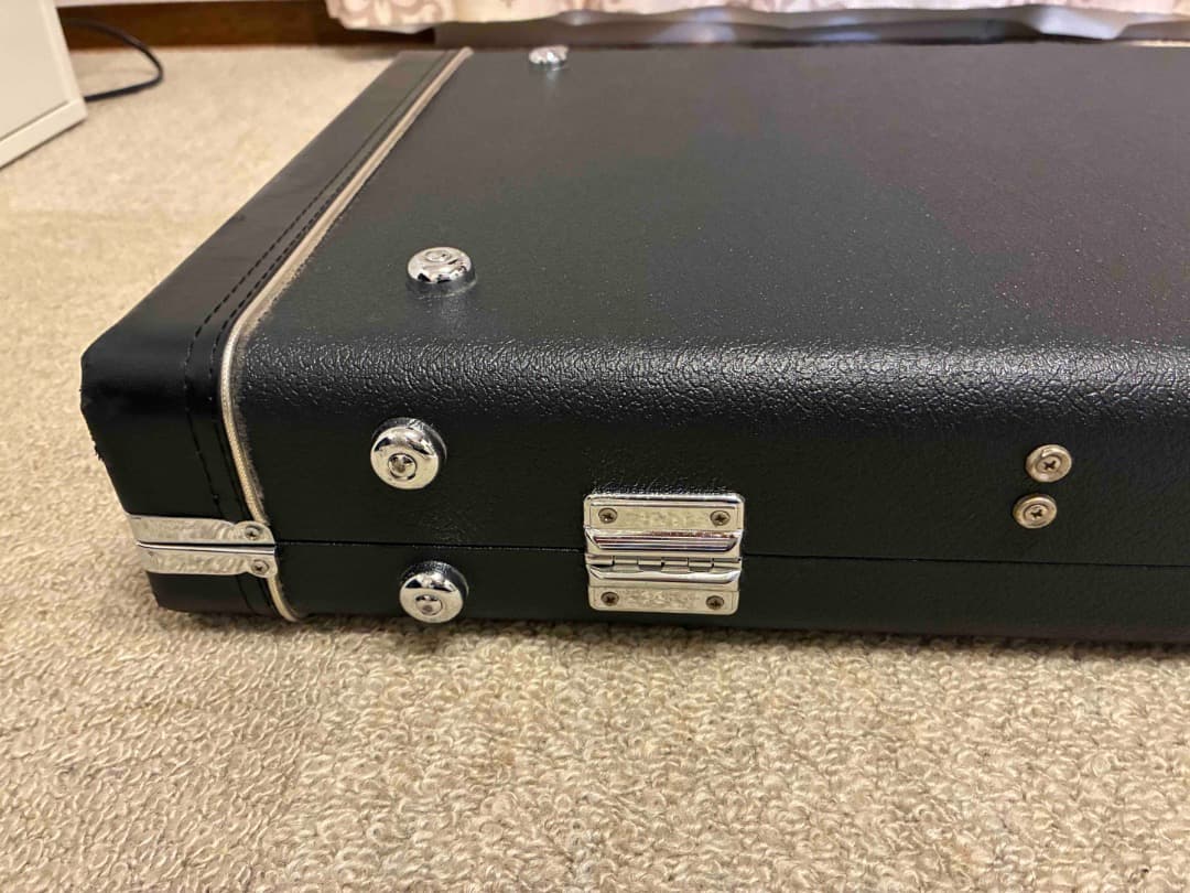 ベース用ハードケース　英国製チェイニー金具　美品　リッケンがぴったり入ります