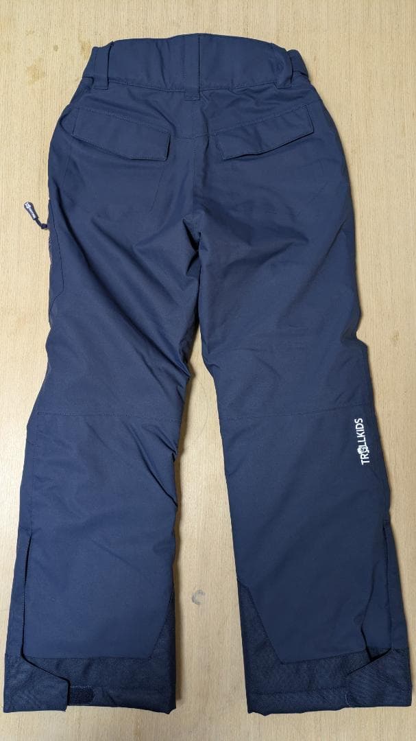 【美品・北欧デザイン】キッズ用スキーウェア上下セット（Trollkids）