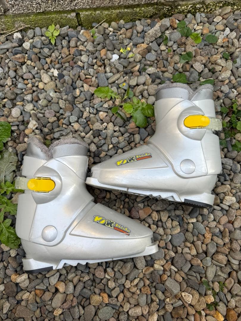 スキー4点セット　キッズ　板 128cm ブーツ 22cm ポール 85cm