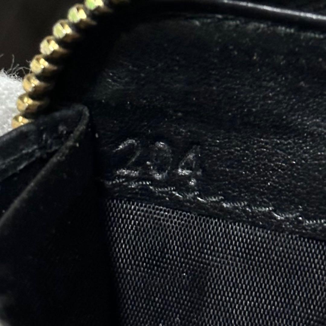 PRADA プラダ　長財布　キルティング　ラウンドファスナー　ゴールドロゴ