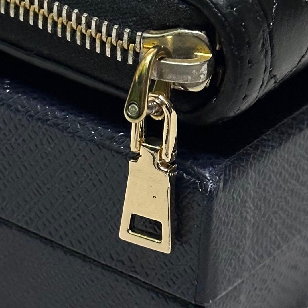 PRADA プラダ　長財布　キルティング　ラウンドファスナー　ゴールドロゴ