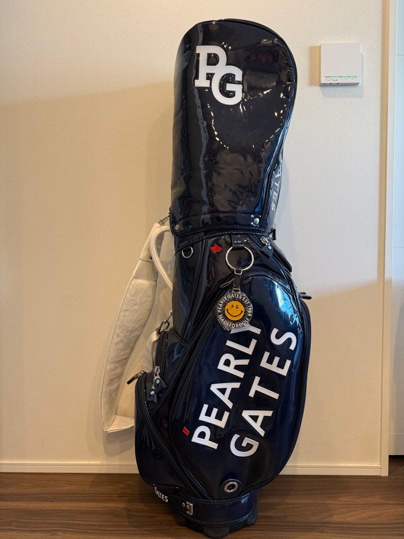 PEARLY GATES エナメルキャディバッグ