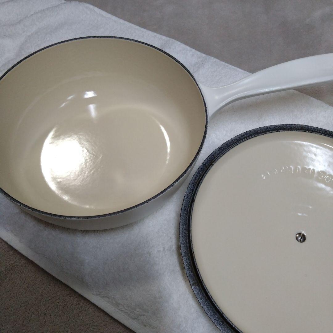 ルクルーゼ　ソーシエ　フラワーレリーフ 21＆ココットロンド20 レースレリーフ