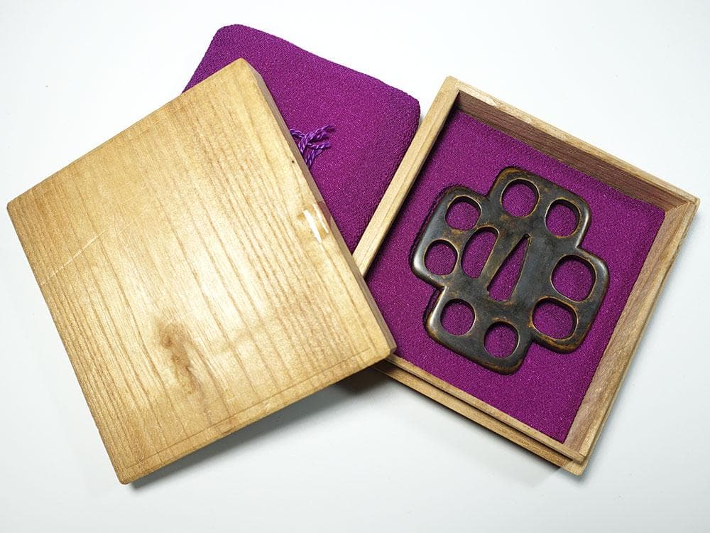 銅地十字木瓜形角九曜透鐔 無銘 片櫃孔 陰透 角