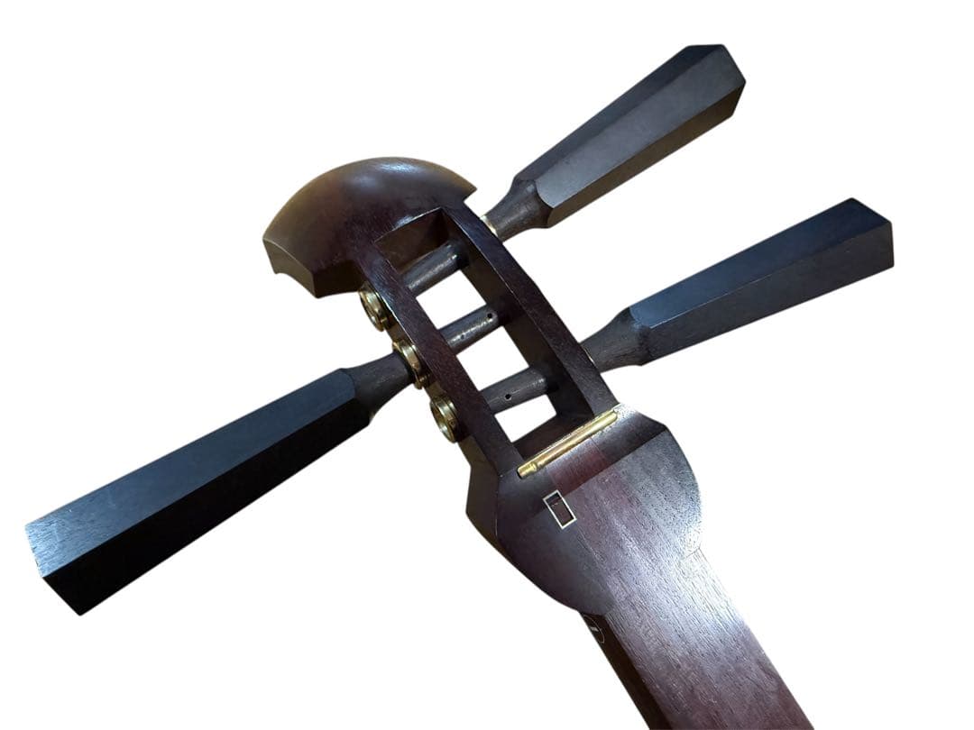 津軽三味線 東さわり 2段溝 太柄 紅木 丸打胴 和楽器 ハードケース付き