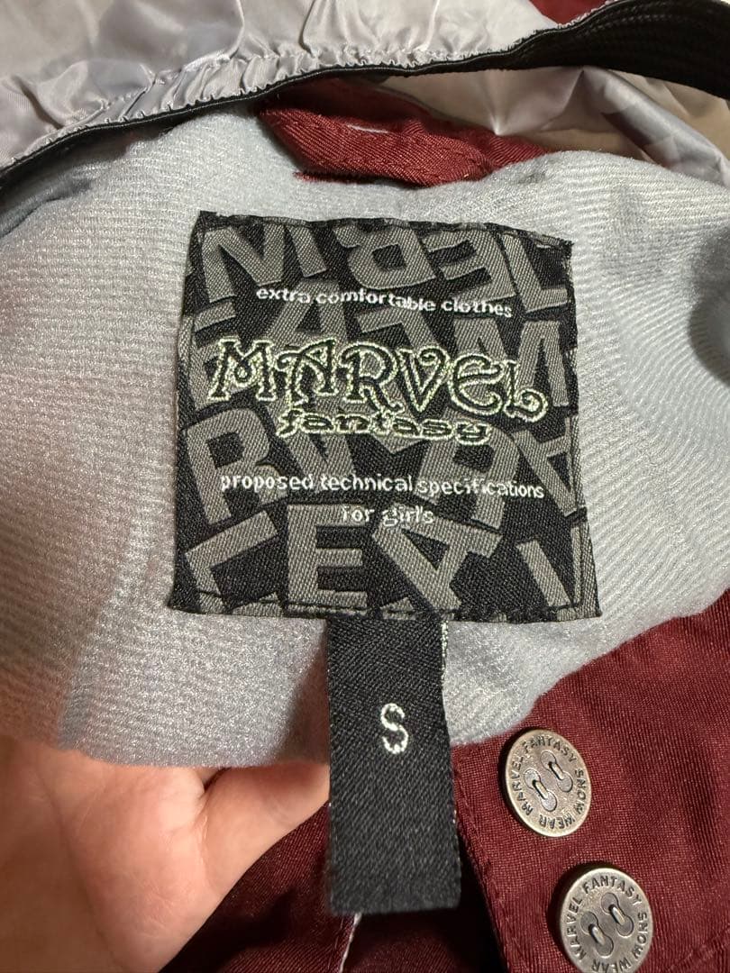 スノーボードウェア ジャケット（ROXY）パンツ(MARVEL)セットおまけつき