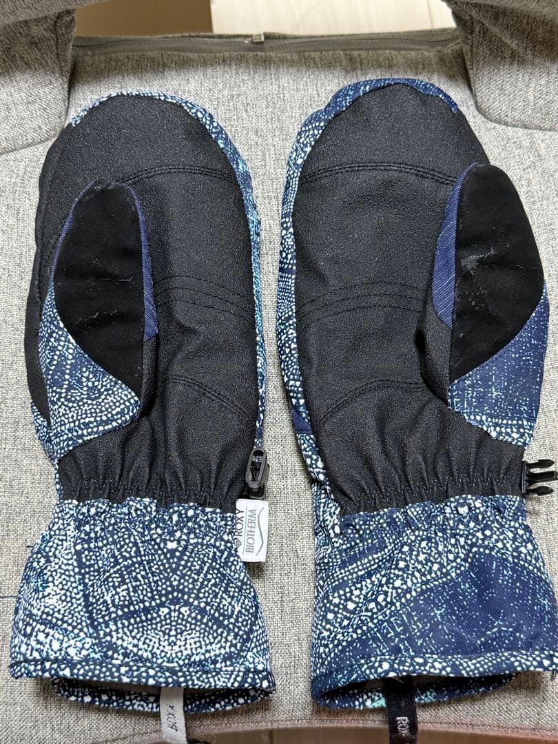 スノーボードウェア ジャケット（ROXY）パンツ(MARVEL)セットおまけつき