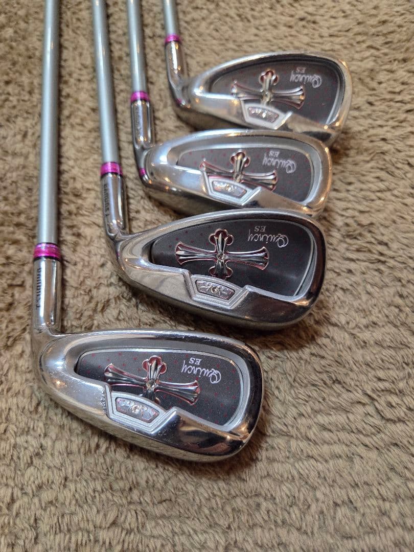 レディース ゴルフセット　クインシー クラブと ルーズベルトテディベアバッグ