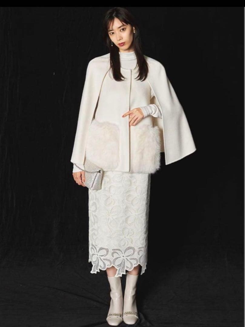 【美品】セルフォード　ホワイト ケープスタイルジャケット　最終値下げ！！