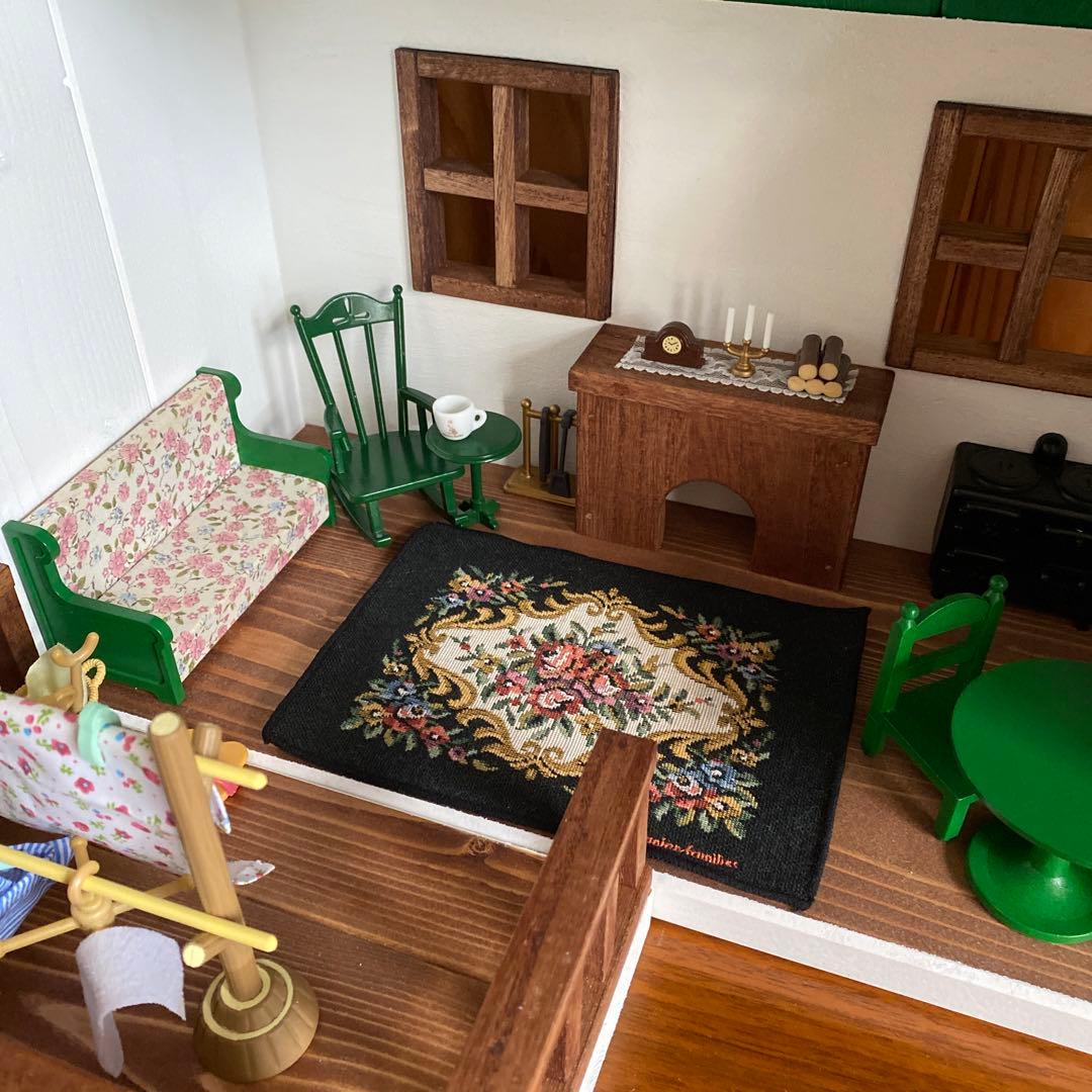 緑屋根の木製ドールハウス (暖炉＆ウッドデッキ付き) ハンドメイド