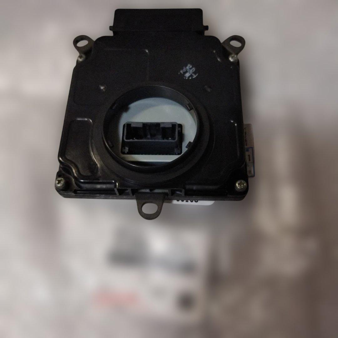 トヨタヘッドライトコンピューター 89907-42020　81056-42830