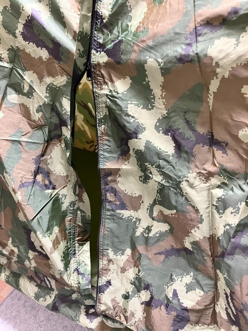 キャンプテント　アウトドアベッド付き　迷彩柄