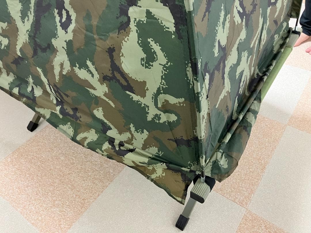 キャンプテント　アウトドアベッド付き　迷彩柄