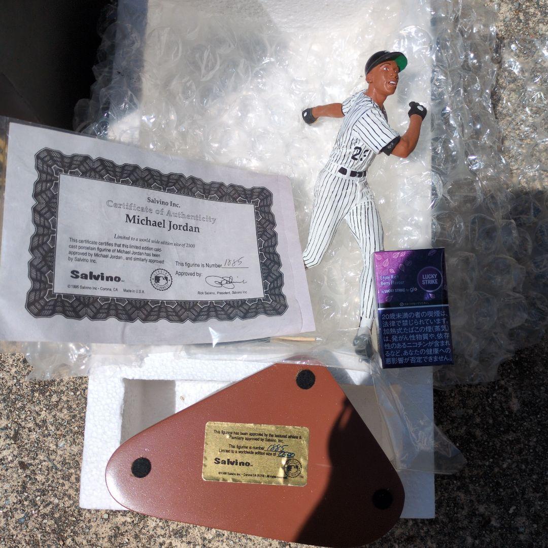 貴重　サルビノ　Michael Jordan 限定フィギュア　ナンバリングあり