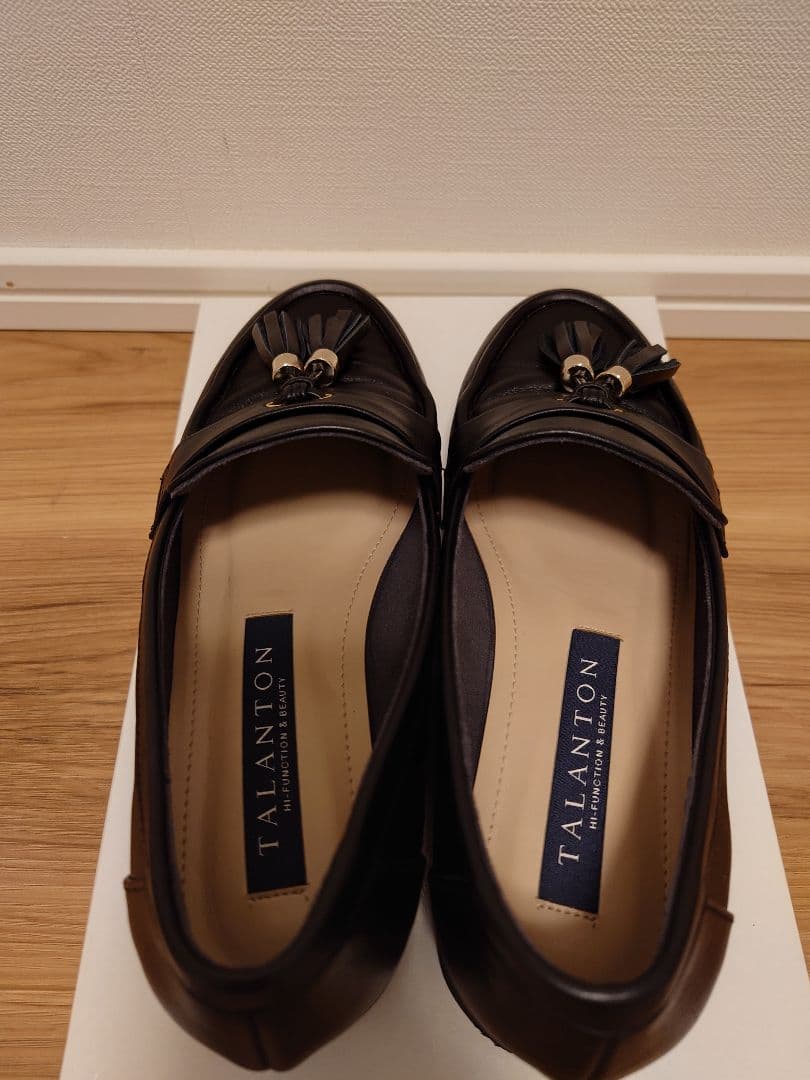 【美品】DIANA タッセル付き黒レザー厚底ローファー 22.0cm