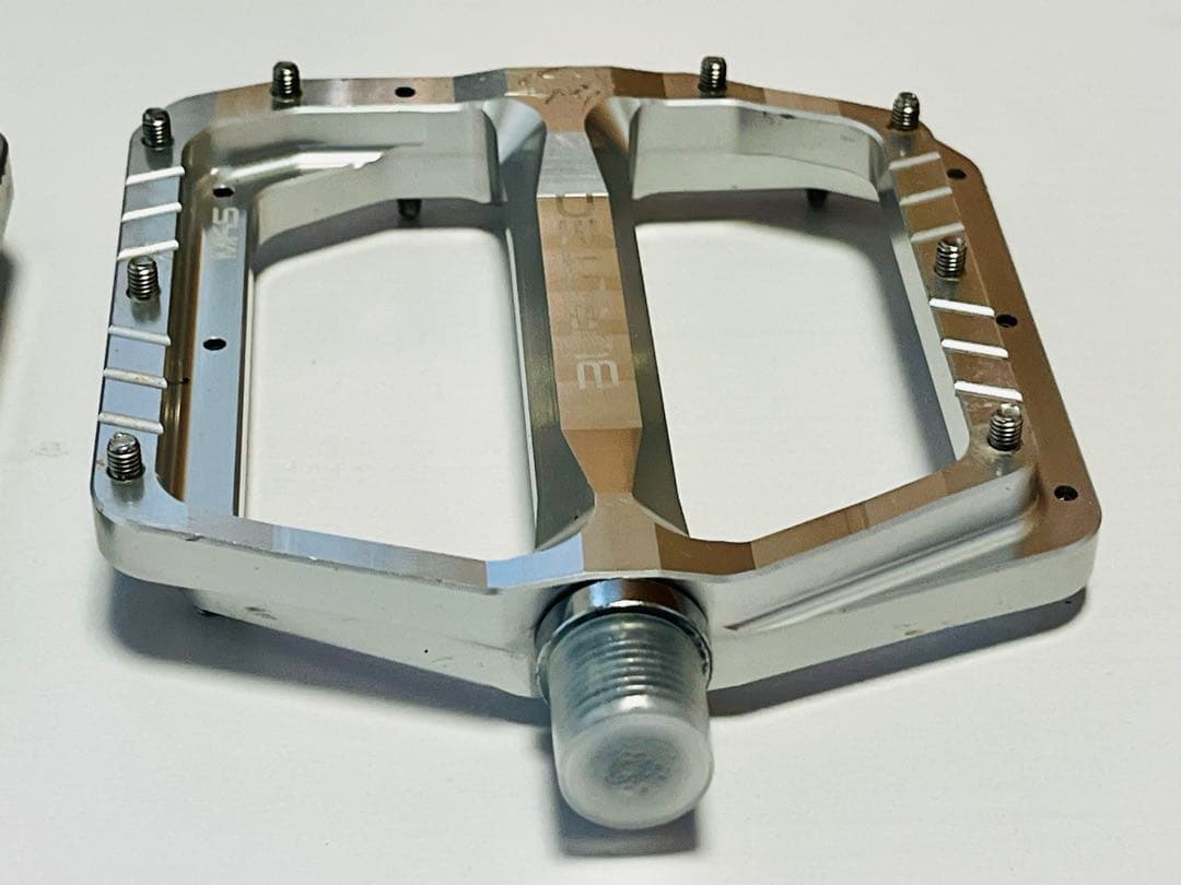 BURGTEC MK5 フラットペダル シルバー