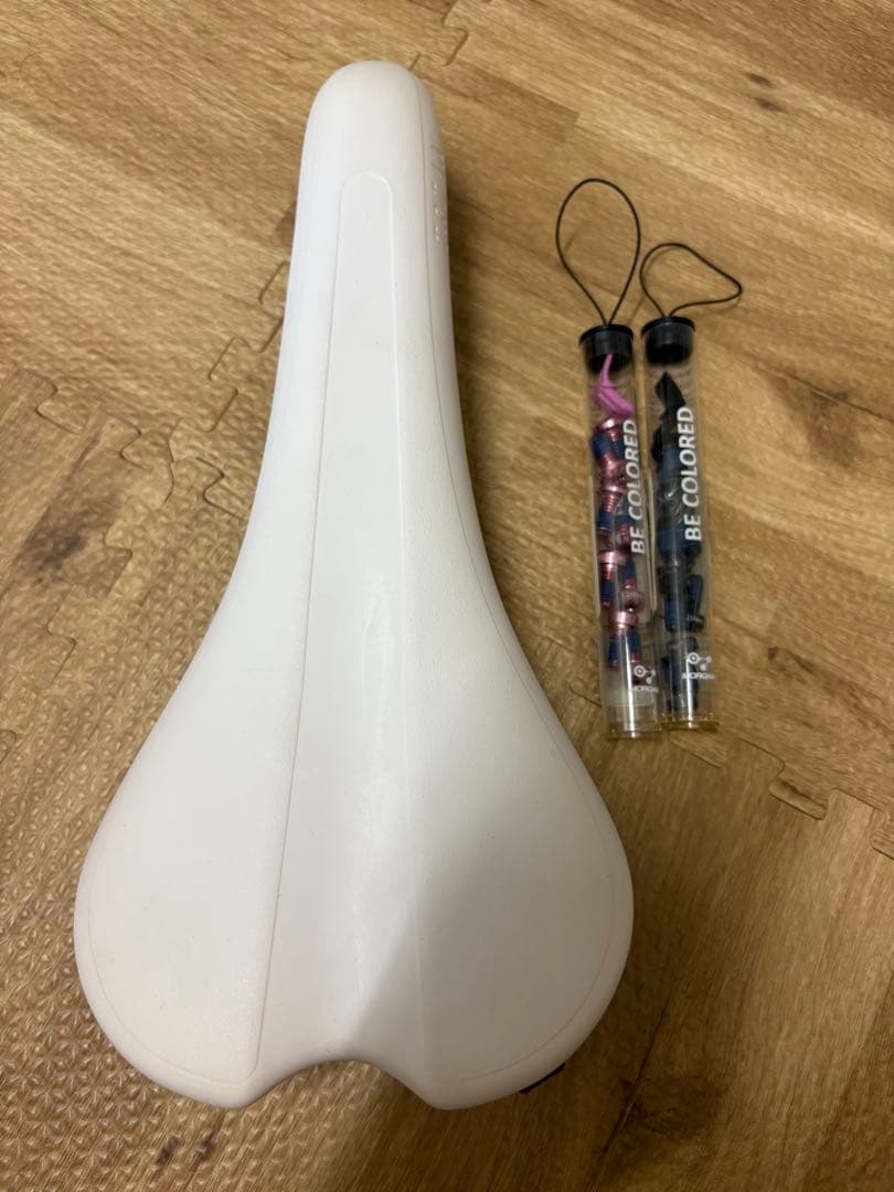 MORGAW(モーガウ) TRIAN サドル アルミレール ホワイト