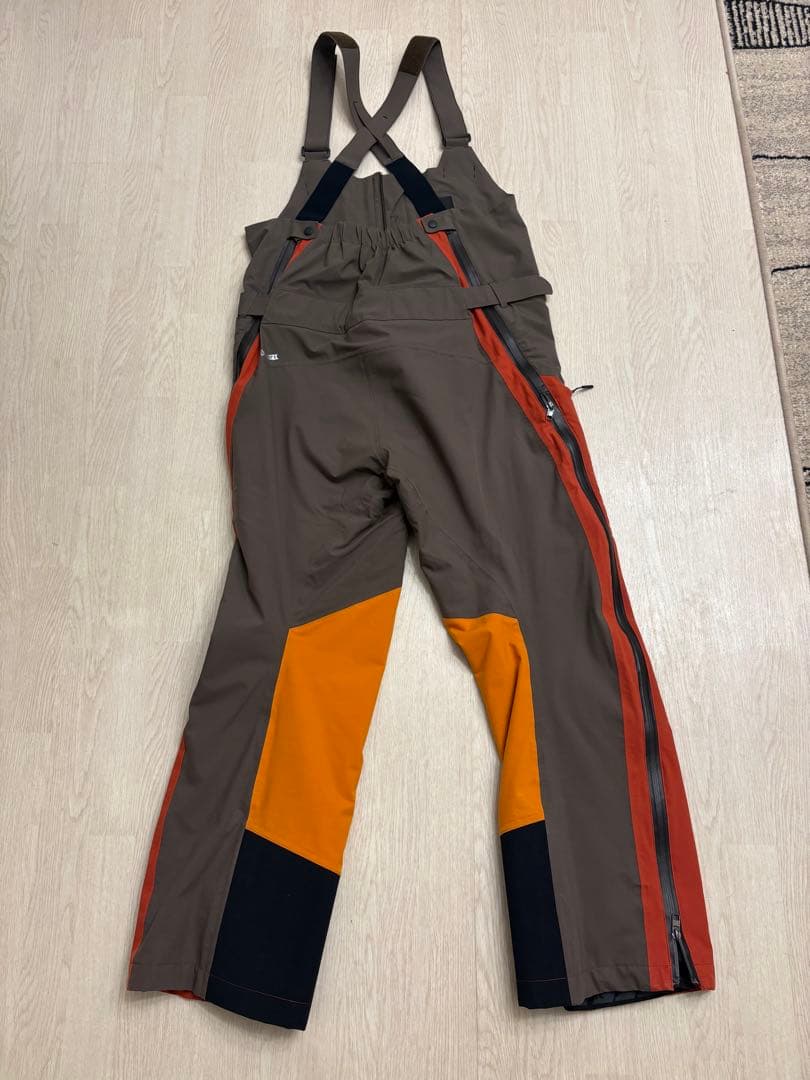 デサント　スキーウェア　2023-24支給品　ゴールドエンブレム 上下セット