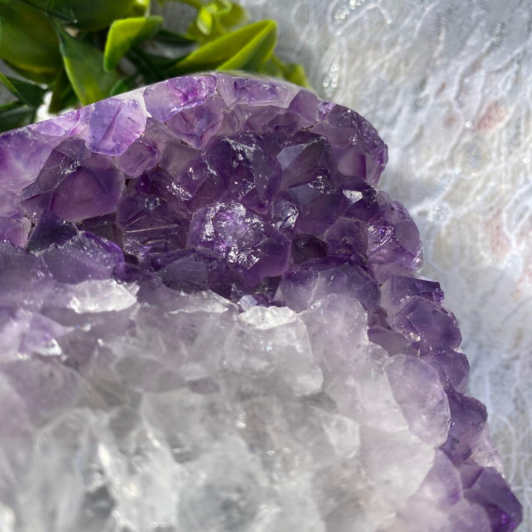 特価‼️希少価値！虹つき⭐︎可愛いお花が付いている、アメジスト♪