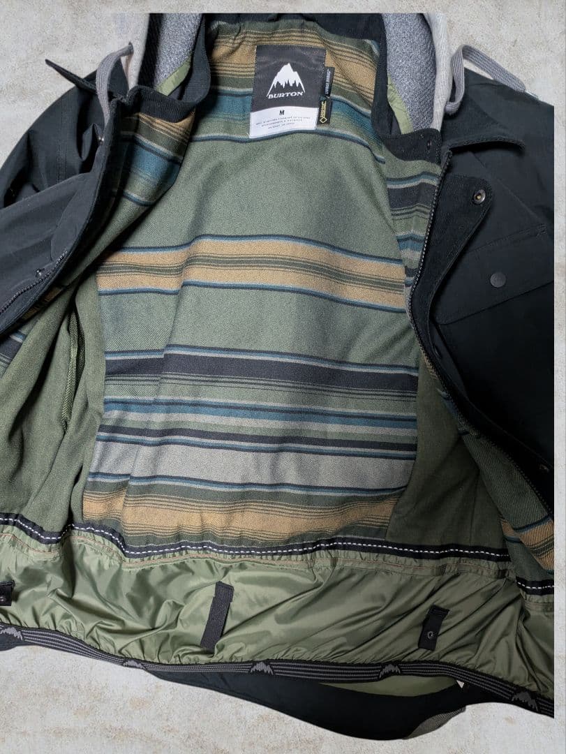 【美品！大人気！】BURTON　 GORE-TEX　 スノーボードウェア　M