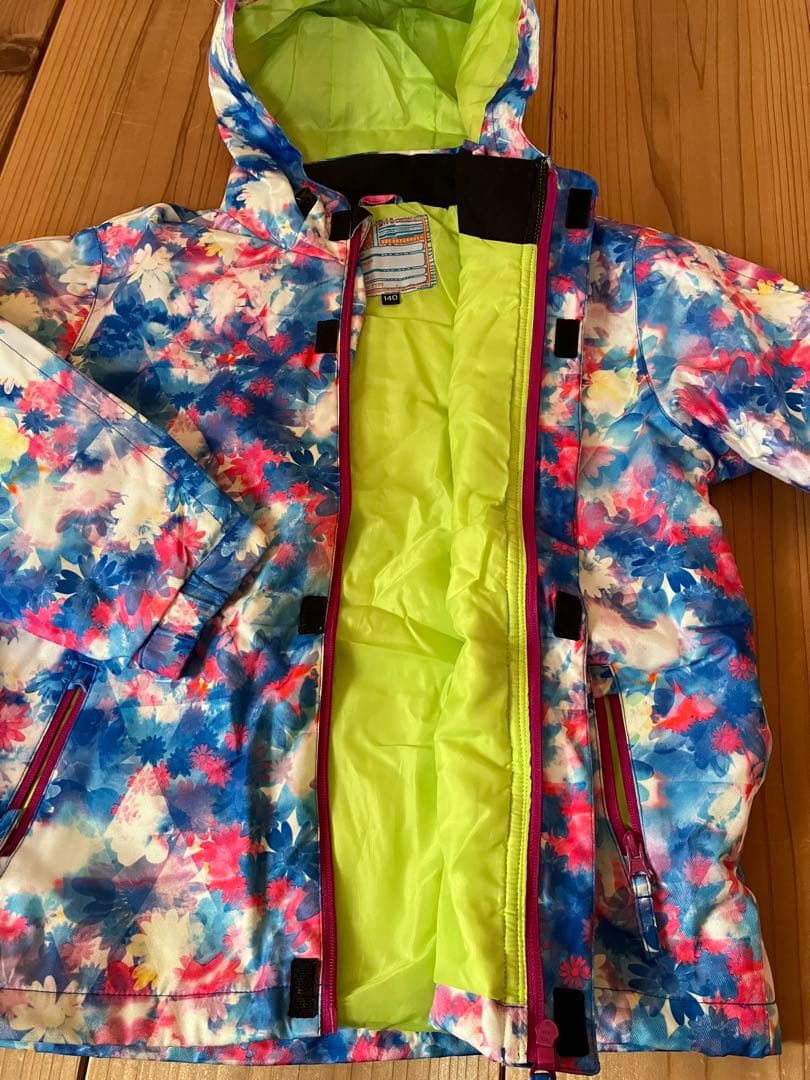 スキー　スノーボード　ウェア　上下セット　グローブ付3点セット女の子 140cm