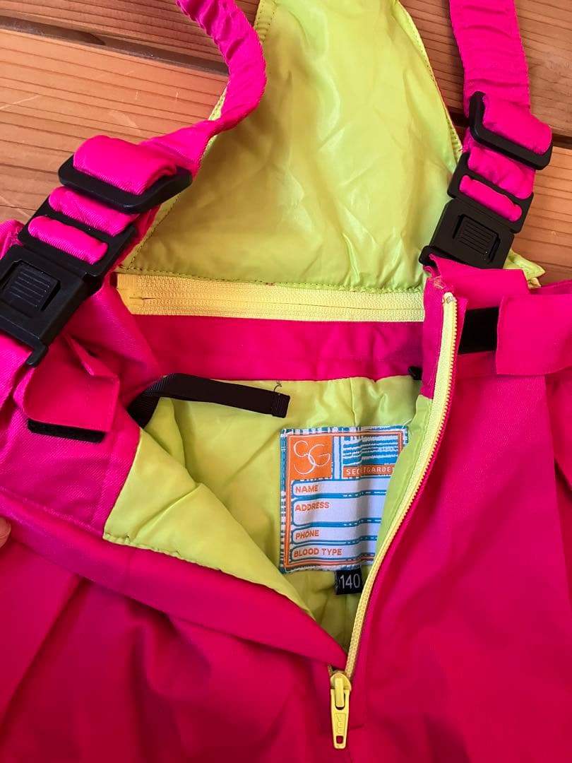 スキー　スノーボード　ウェア　上下セット　グローブ付3点セット女の子 140cm