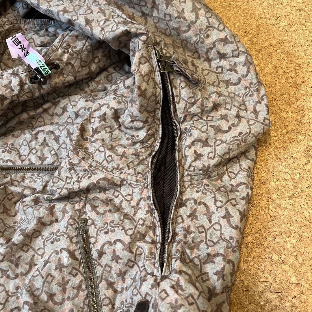 週末お値下げ！スノーボード　ウェア　デサント　バートン