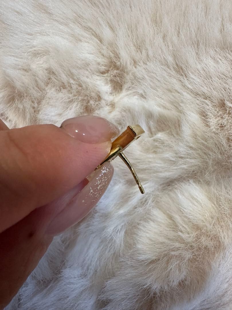 ルイヴィトン　ピアス・LV アイコニック