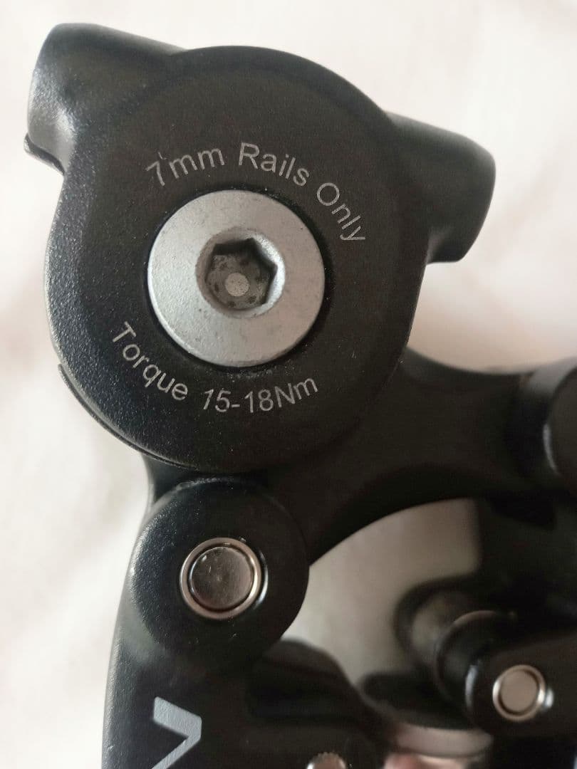 SR SUNTOUR ( エスアールサンツアーサスペンションシートポスト )