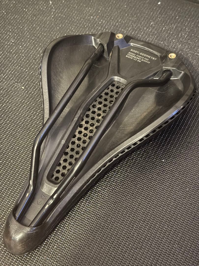 Specialized Power pro with mirror サドル