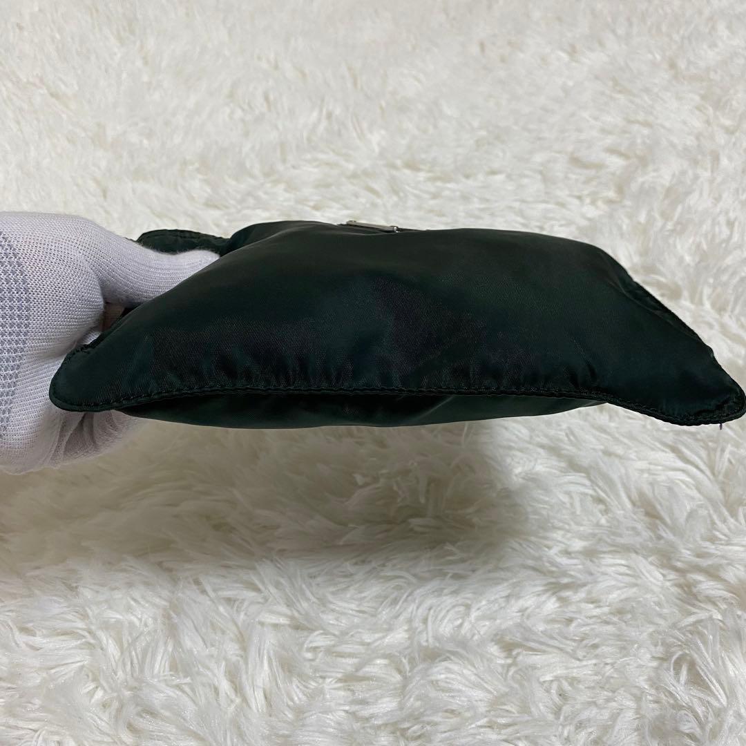 美品【PRADA】プラダ ポーチ マチ無し 三角ロゴ ダークグリーン 227