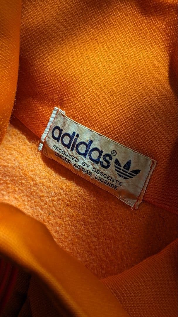 adidas デサント Orange×Black トラックジャケット あいみょん - メルカリ