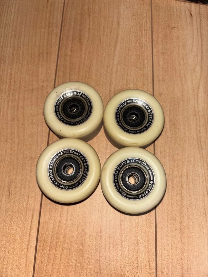 SPITFIRE F4 99D52mm×NINJA ABEC7 ベアリングセット