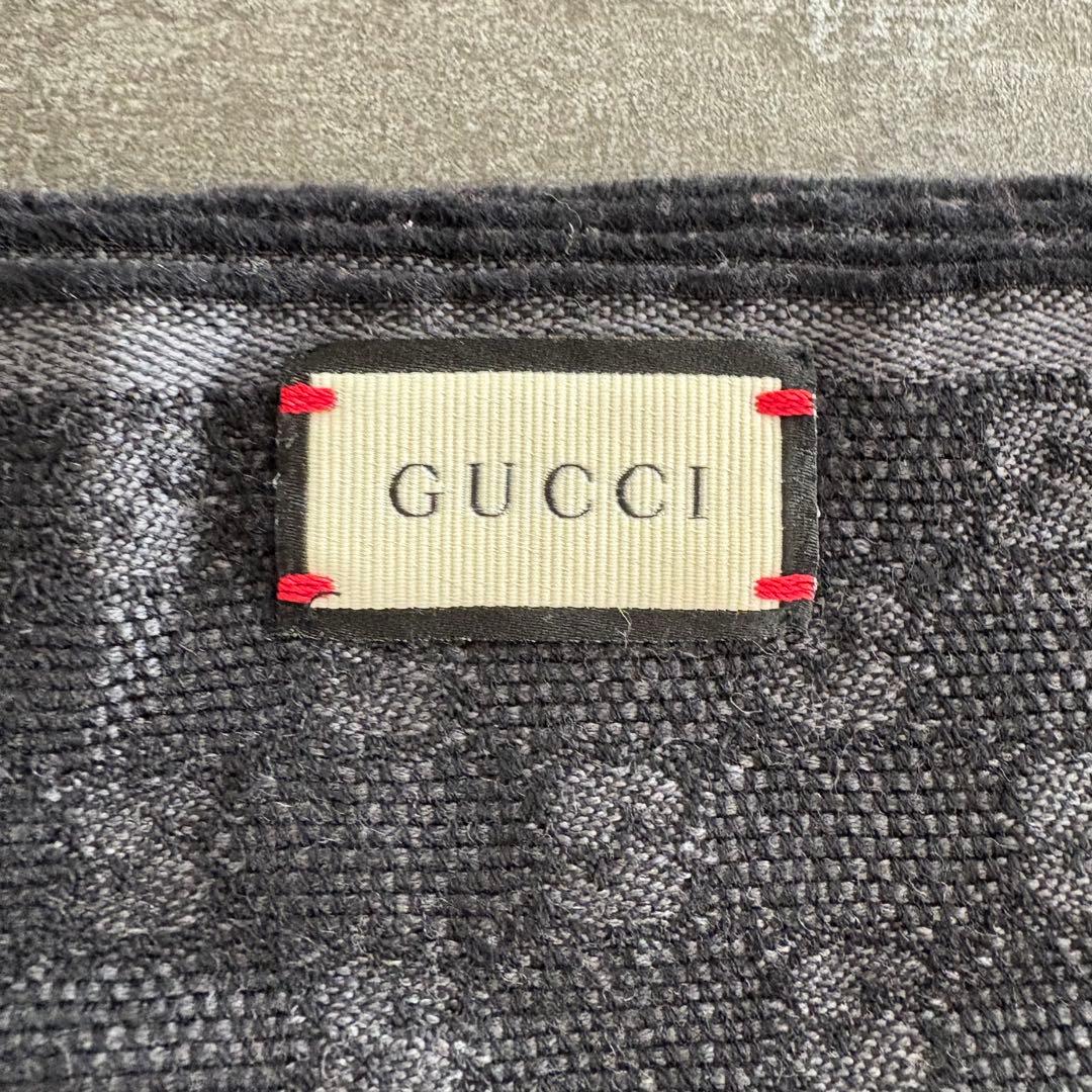 GUCCI グレー ストライプマフラー